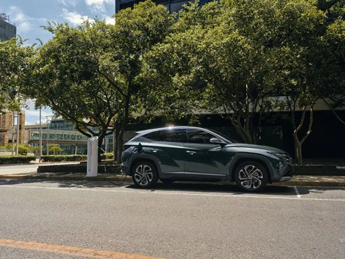 Hyundai Tucson Phev 2024 Exterior 14 Lf Ext Charging Rgb